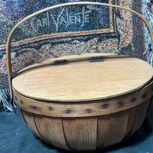 Basket with lid and handle
